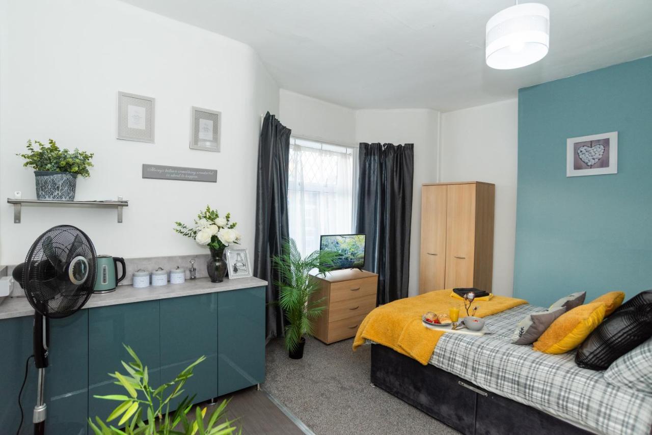 Bentley House With En-Suites Кру Экстерьер фото